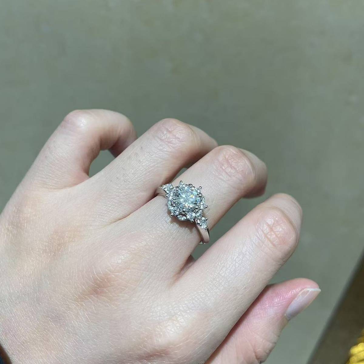 富贵花蕊Women's RingS925银镀白金定制选款主石Moissanite1.0ct/副石高碳钻
